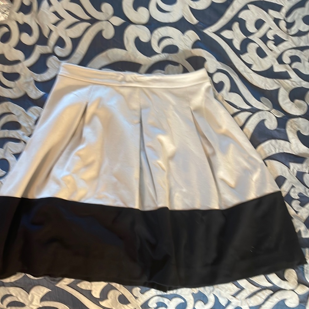 Color blocking tan & black skirt